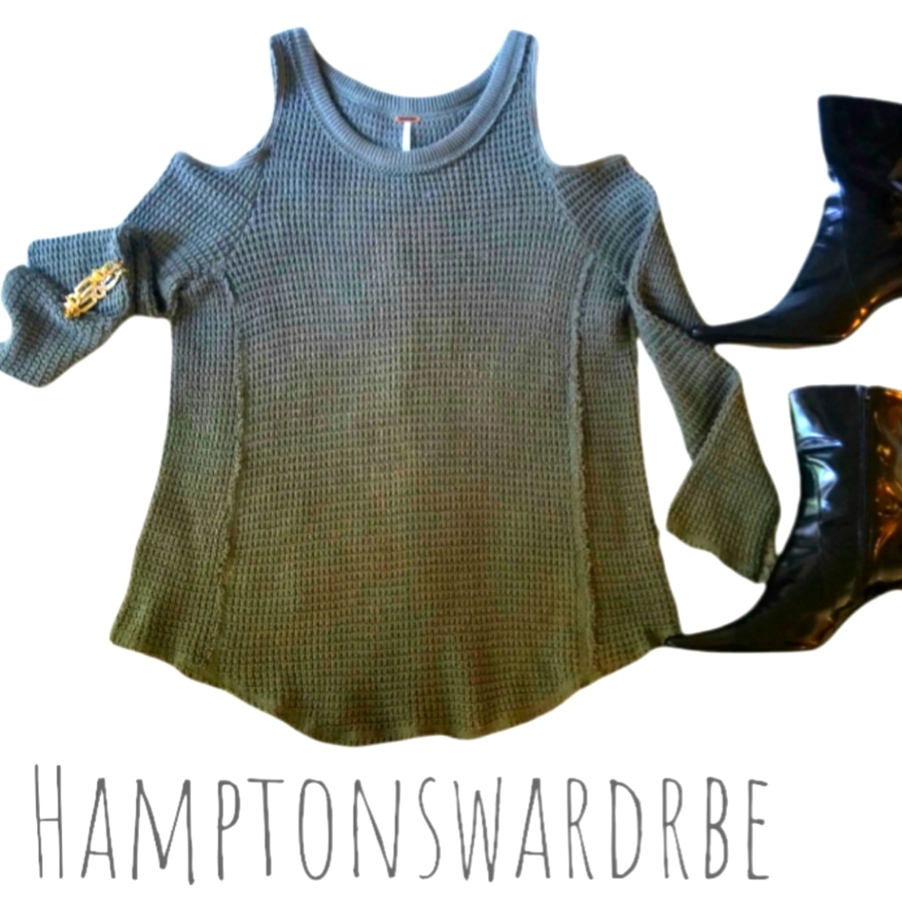 Free People🌎Cold Shoulder Henley Olive Detailed sweater